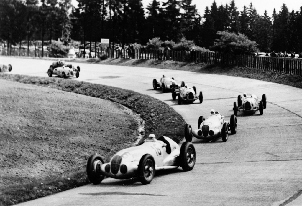 Großer Auftritt von Silberpfeilen beim Goodwood Revival im September