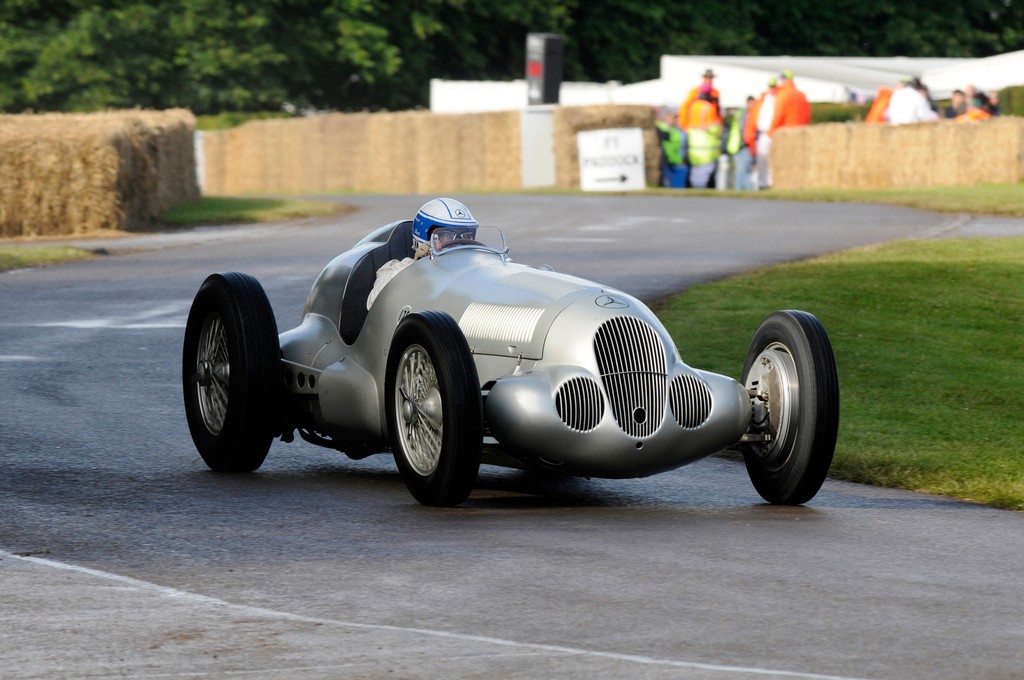 Großer Auftritt von Silberpfeilen beim Goodwood Revival im September