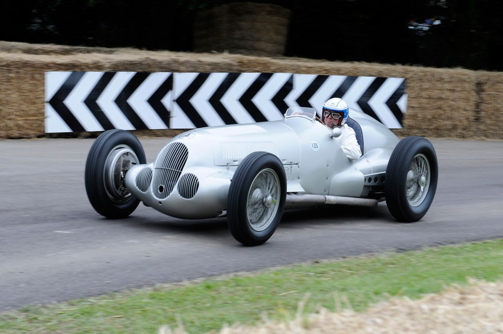 Großer Auftritt von Silberpfeilen beim Goodwood Revival im September