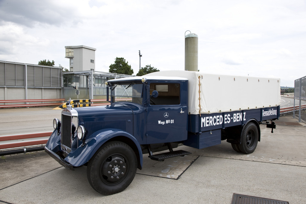 Großer Auftritt von Silberpfeilen beim Goodwood Revival im September