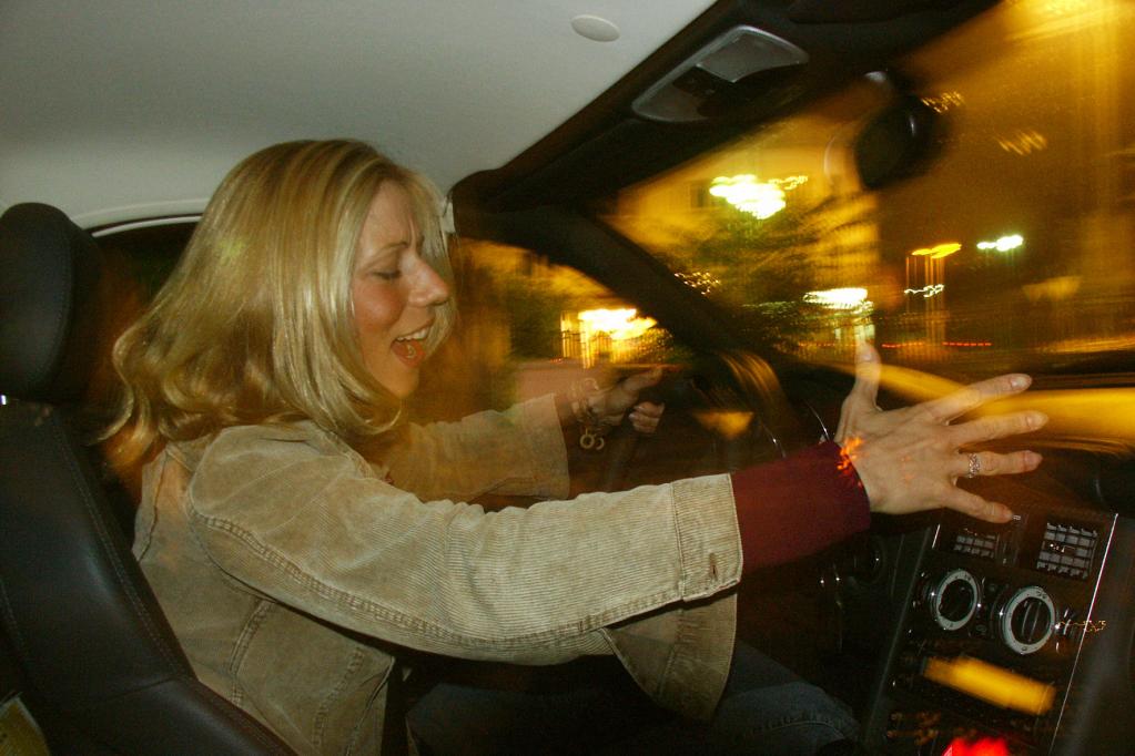 Höheres Unfallrisiko durch Musik im Auto