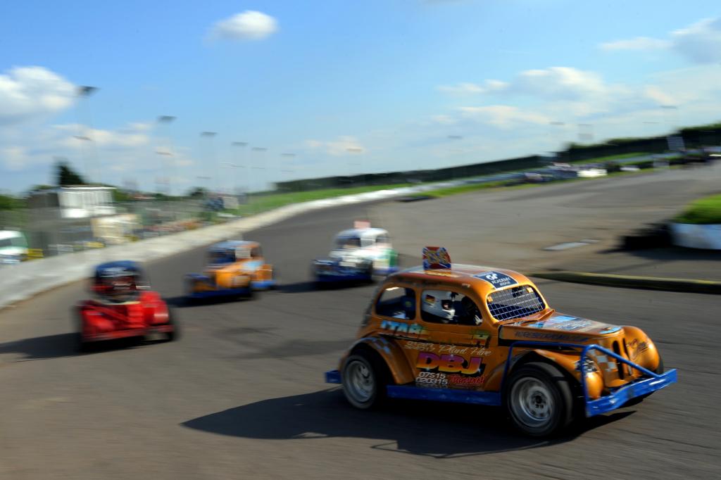 Heiß geht es beim Stock-Car-Rennen her