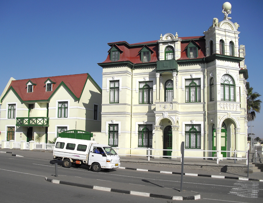 In Swakopmund: Hohenzollern-Haus, ... 