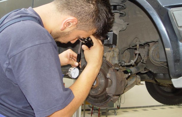 Kfz-Gewerbe organisiert Start-Hilfe für Berufsanfänger