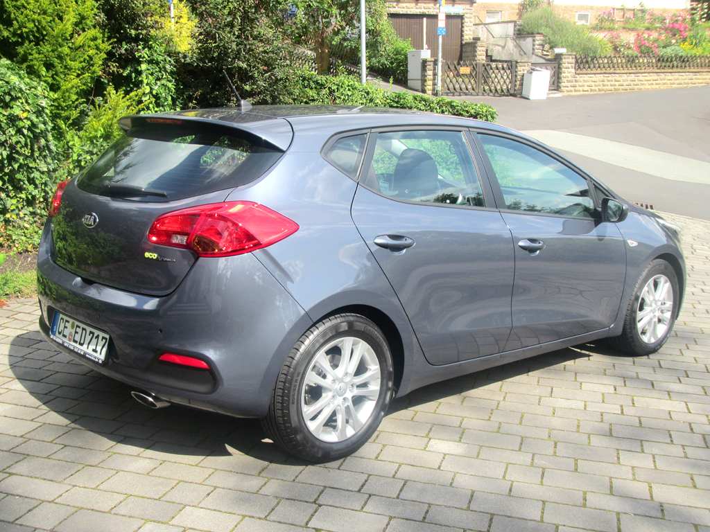 Kia Cee'd: Und so sieht das Kompaktmodell schräg von der Seite aus.