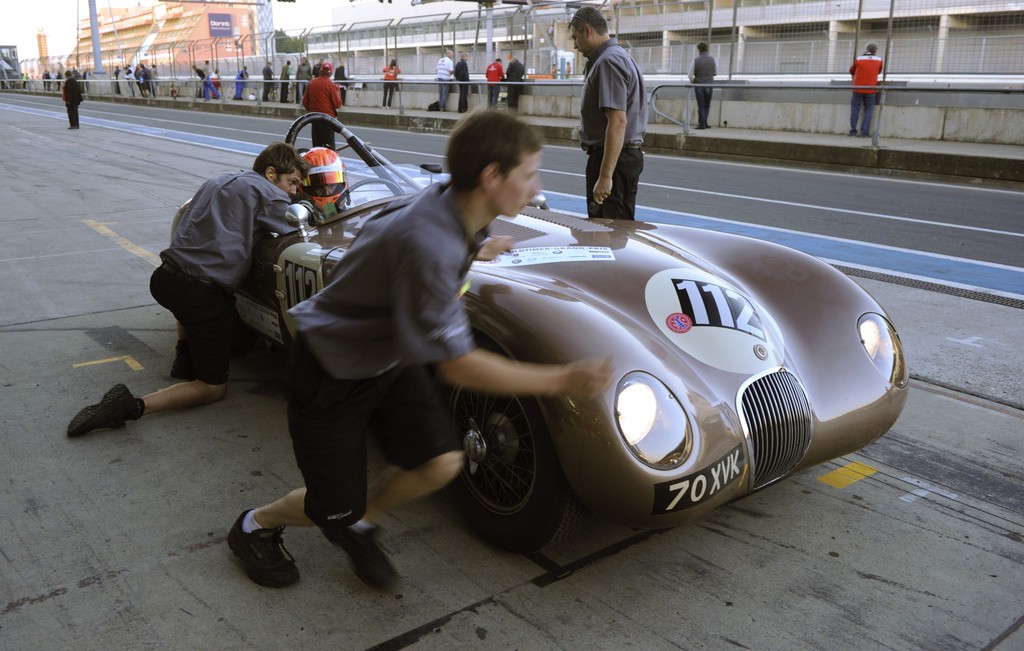 Klassische Jaguar begeistern beim Oldtimer-Grand-Prix