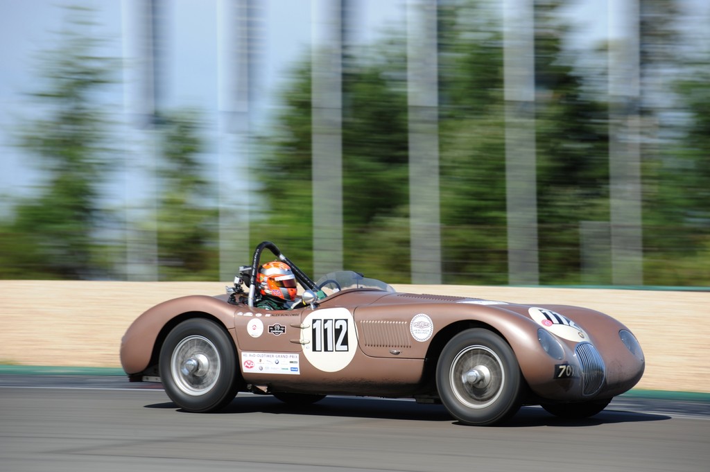 Klassische Jaguar begeistern beim Oldtimer-Grand-Prix