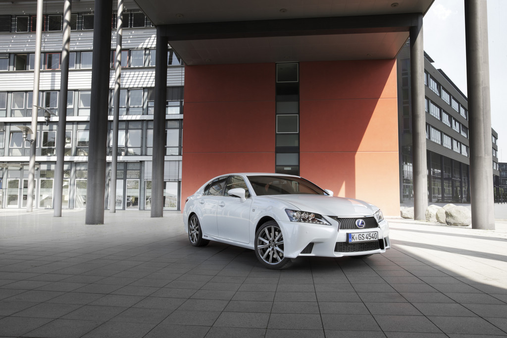 Lexus GS 450h gewinnt Vergleichstest