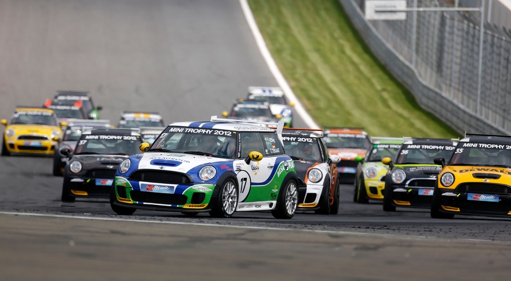 Mini Trophy: Jürgen Schmarl erobert Tabellenspitze