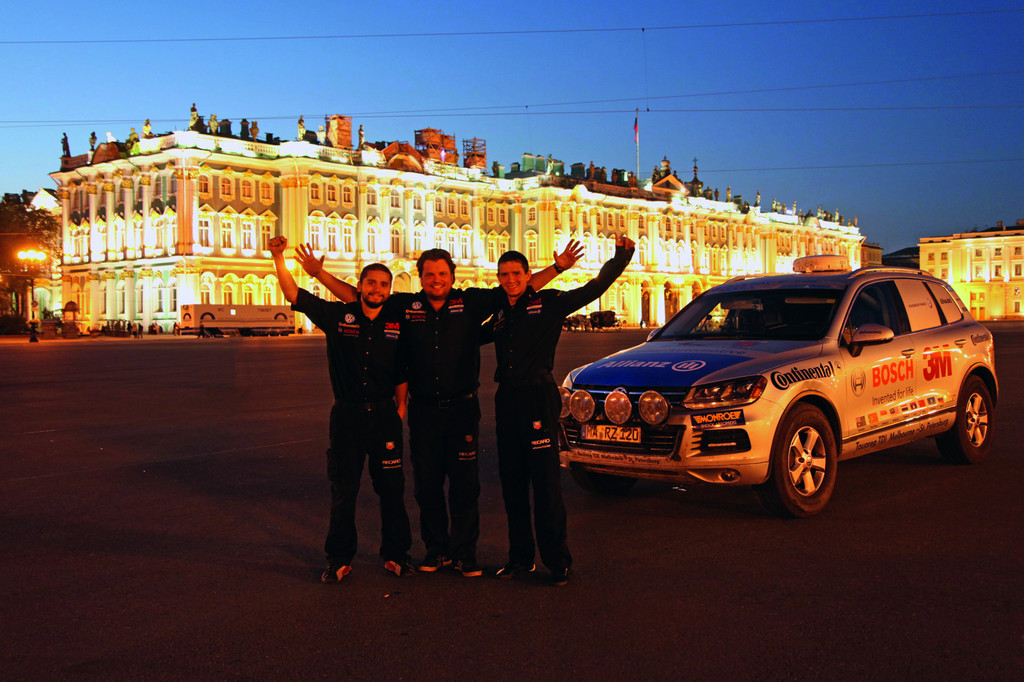 Mit dem VW Touareg in Rekordzeit von Melbourne nach St. Petersburg
