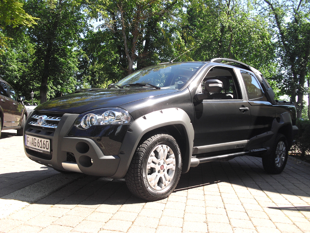 Mit kleiner Pickup-Ladefläche: Fiat-Nutzfahrzeug Strada im Adventure-Look. 