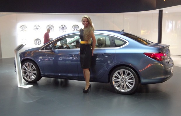 Moskau 2012: Opel stellt erstmals den viertürigen Astra vor