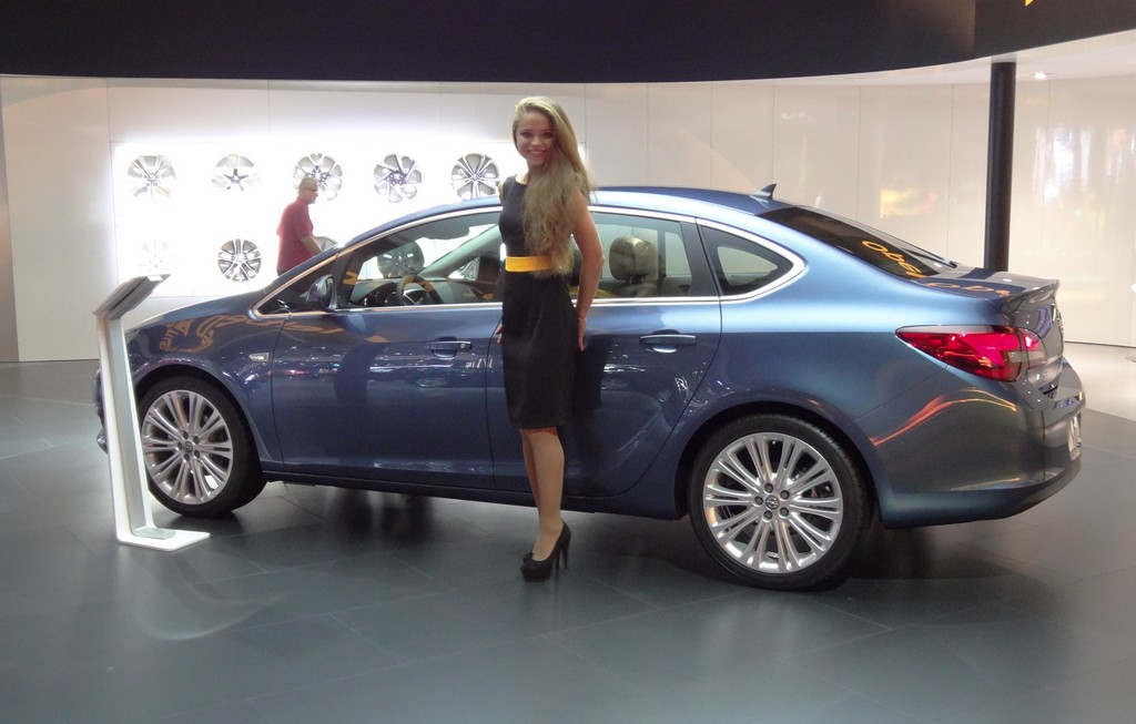 Moskau 2012: Opel stellt erstmals den viertürigen Astra vor