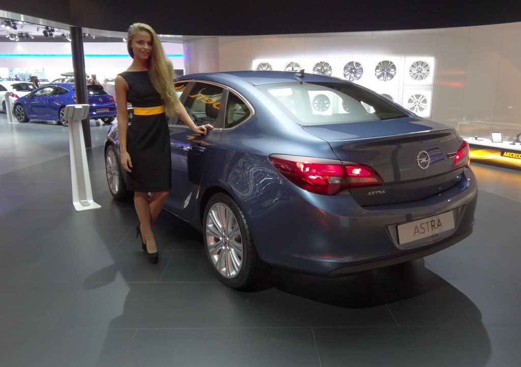 Moskau 2012: Opel stellt erstmals den viertürigen Astra vor