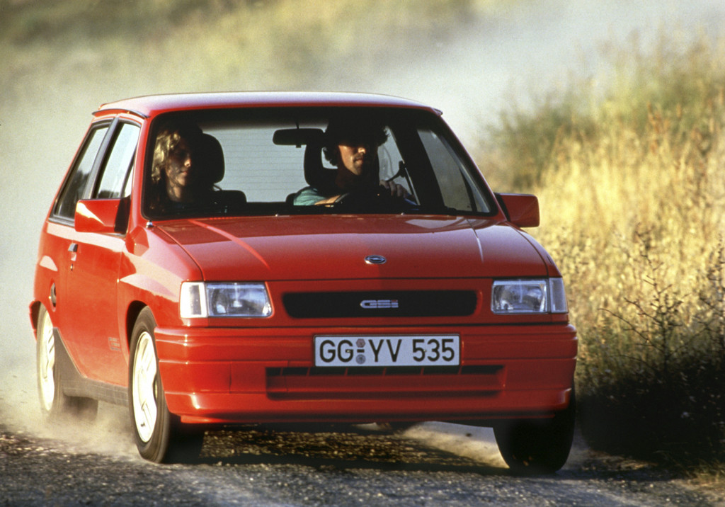 Opel Corsa feiert 30. Geburtstag