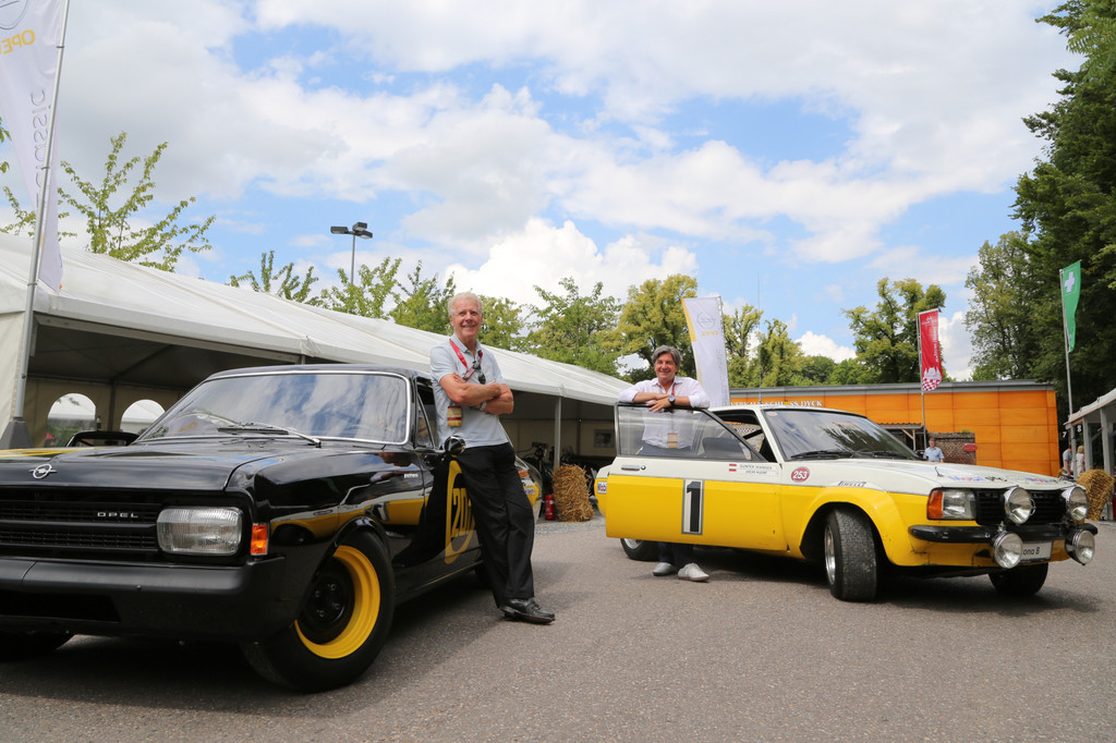 Opel in Schloss Dyck mit Firmengeschichte und Rallyeautos