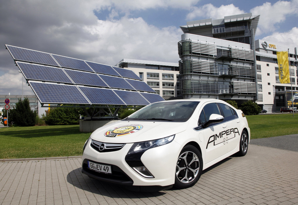 Opel nimmt eines der größten Solardach-Kraftwerke in Betrieb