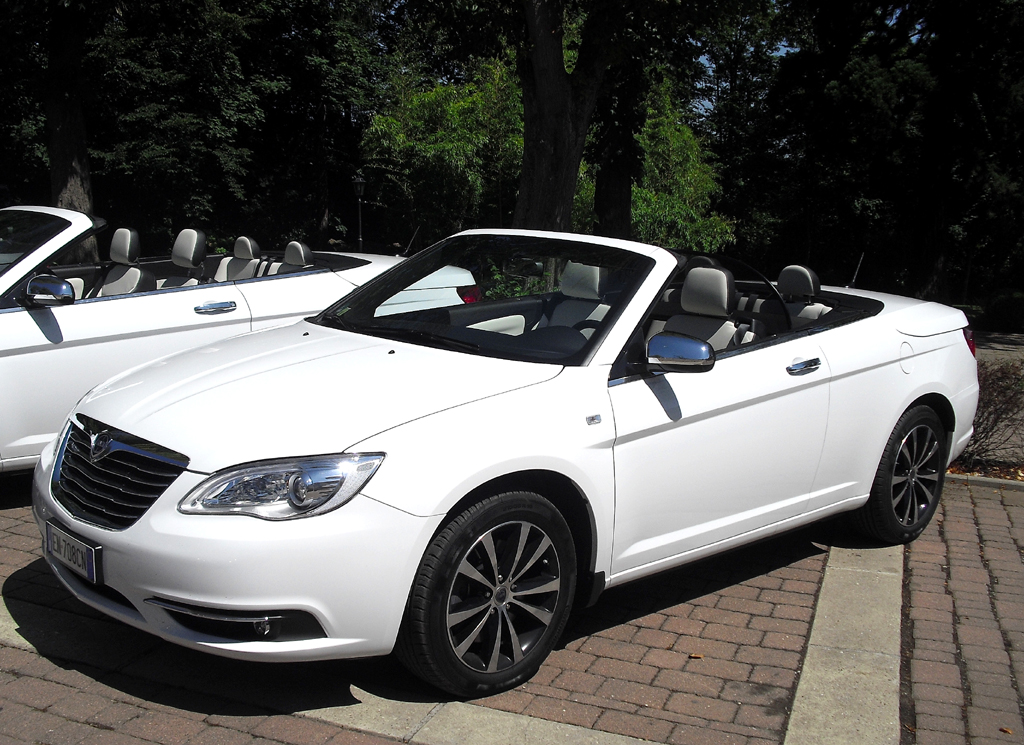 Passend zum Sommer: Lancias neues Flavia-Viersitzer-Cabrio. 