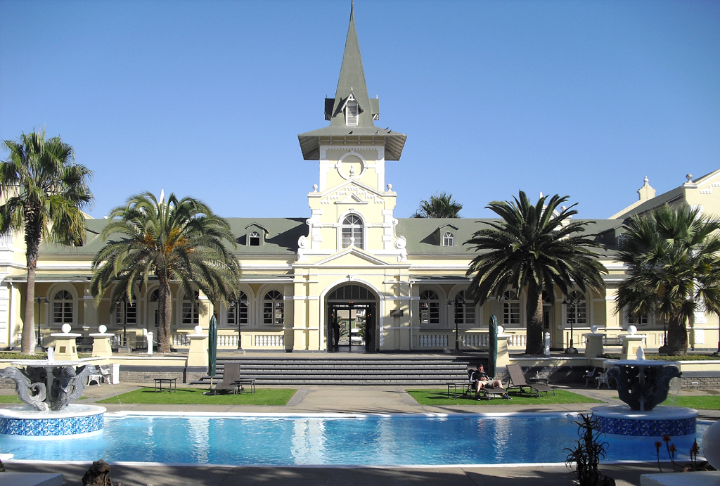 Preise ab unter 200 Euro: Swakopmund-Hotel im restaurierten Bahnhof. 
