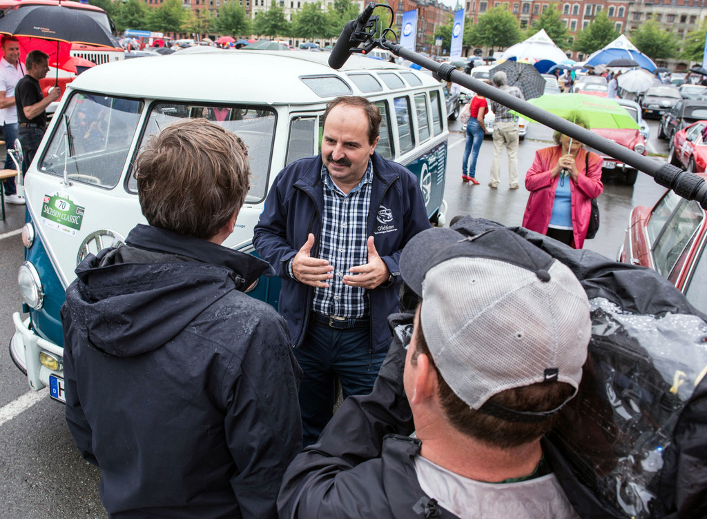 Sachsen Classic: Johann Lafer fährt im VW T1 Samba-Bus