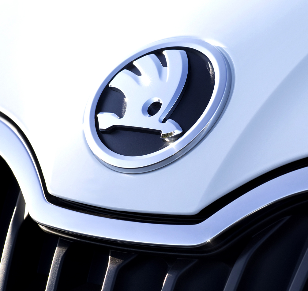 Skoda Rapid: Auch das neue Markenlogo prangt schon an der Front. 