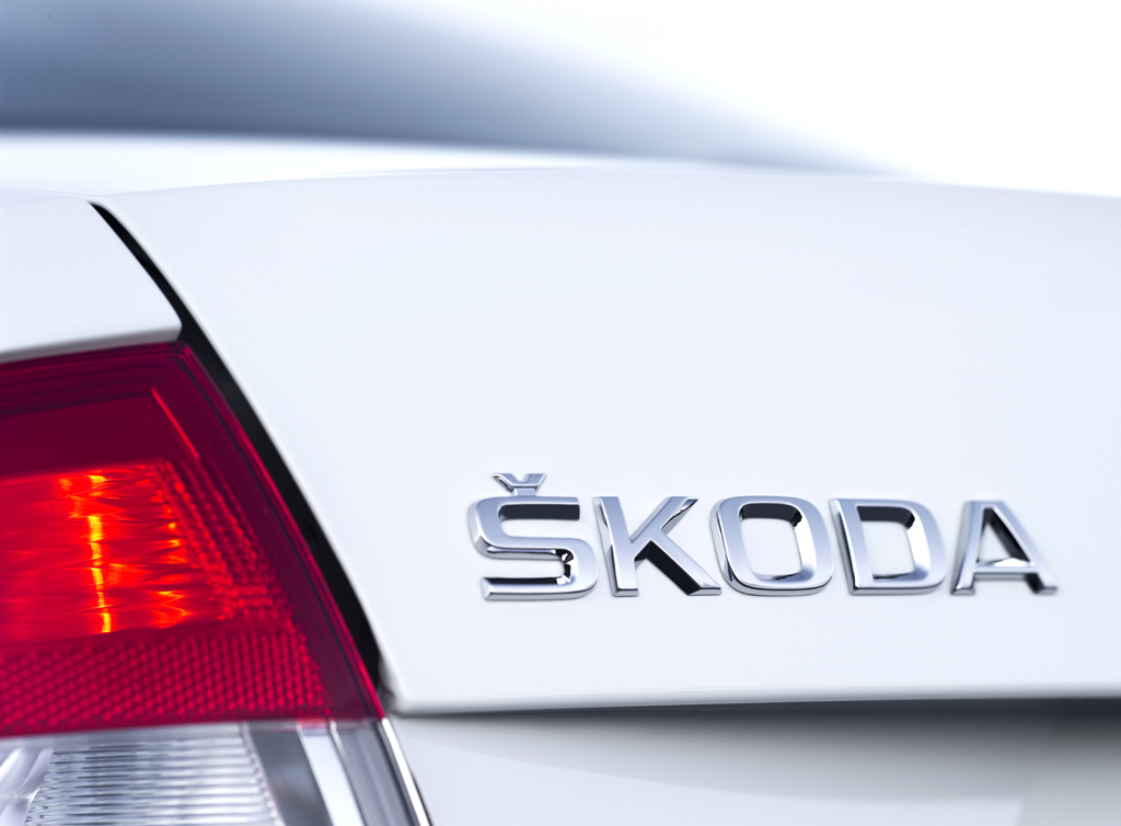 Skoda Rapid: Die Heckklappe öffnet und schließt samt Heckscheibe. 