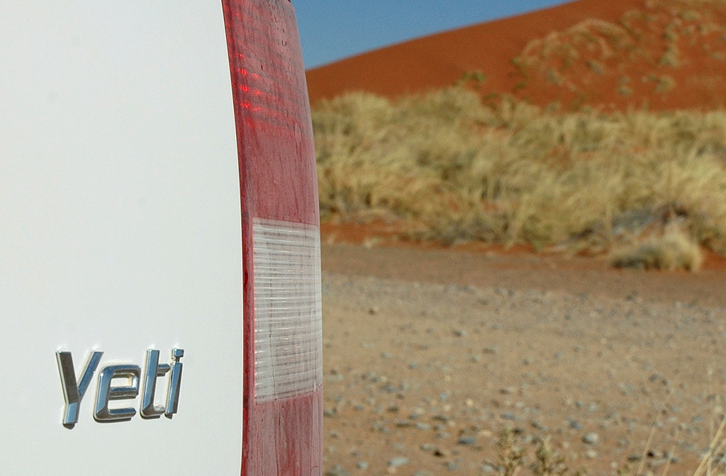 Skoda Yeti in der Dünenlandschaft von Sossusvlei und ... 