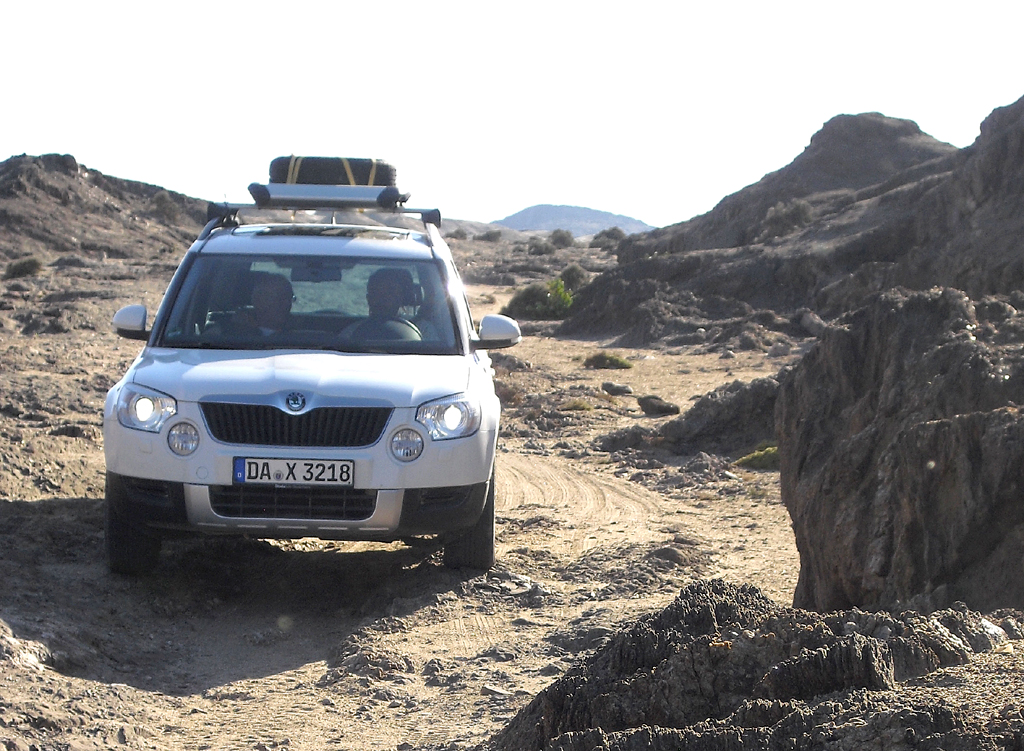 Skoda Yeti in der Mondlandschaft nordöstlich von Swakopmund. 