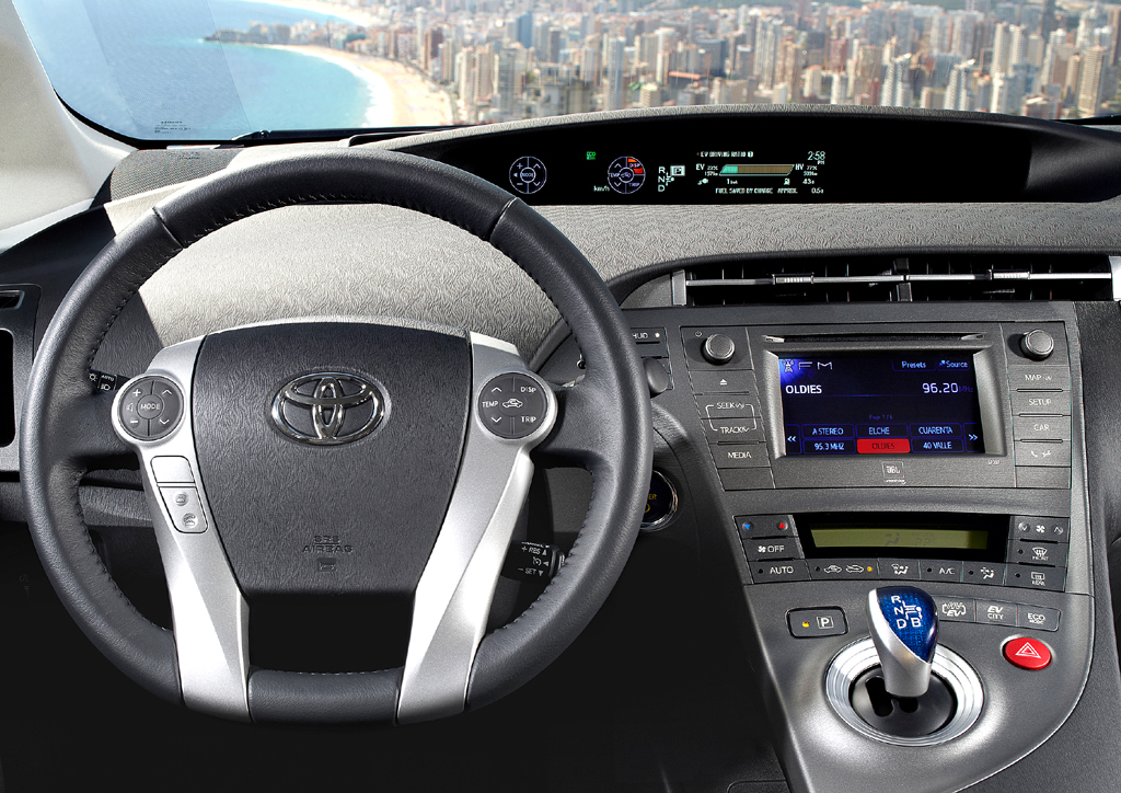 Toyota Prius Plug-In-Hybrid: Blick ins Cockpit. 