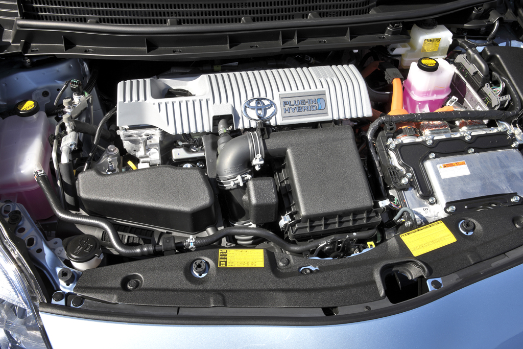 Toyota Prius Plug-In-Hybrid: Blick unter die Haube auf den Antrieb. 