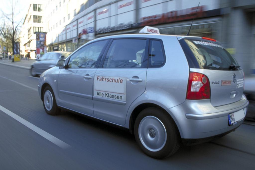 Vergessliche Autofahrer - Fahrschulwissen schnell verschüttet
