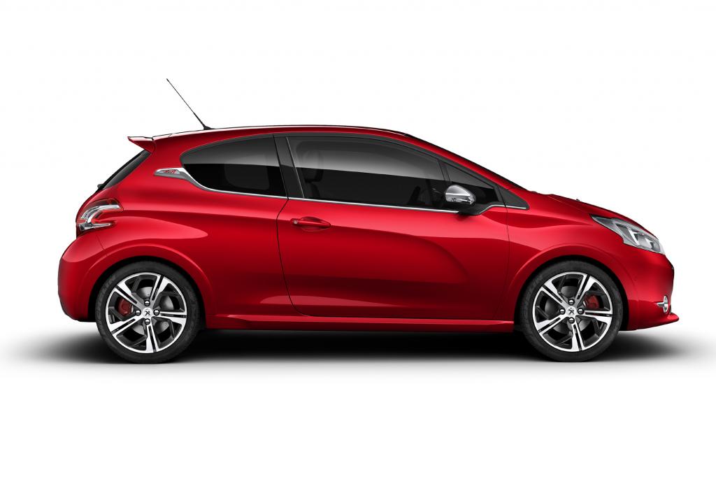  Der Peugeot 208 GTI erhält unter anderem 17-Zoll-Karbonfelgen, rot lackierte Bremssättel und einen verchromten Doppelauspuff