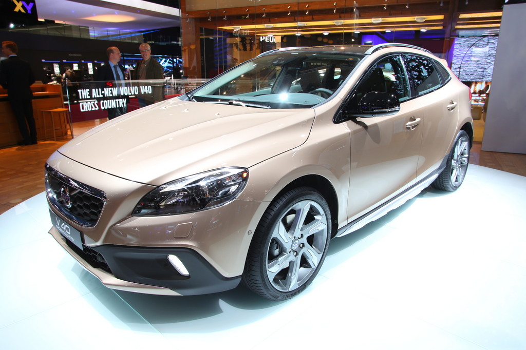 2012: Volvo zeigt den V40 Cross Country
