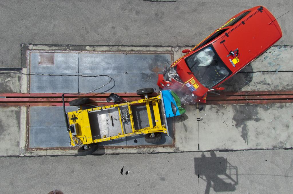 ADAC fordert Schutzschild an Kleinstwagen