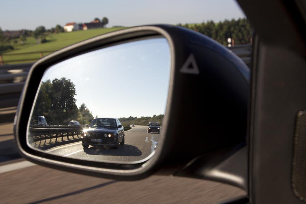 Auf einer leeren, geraden Autobahn kann der Sport-Fünfer seine Kraft entfalten.