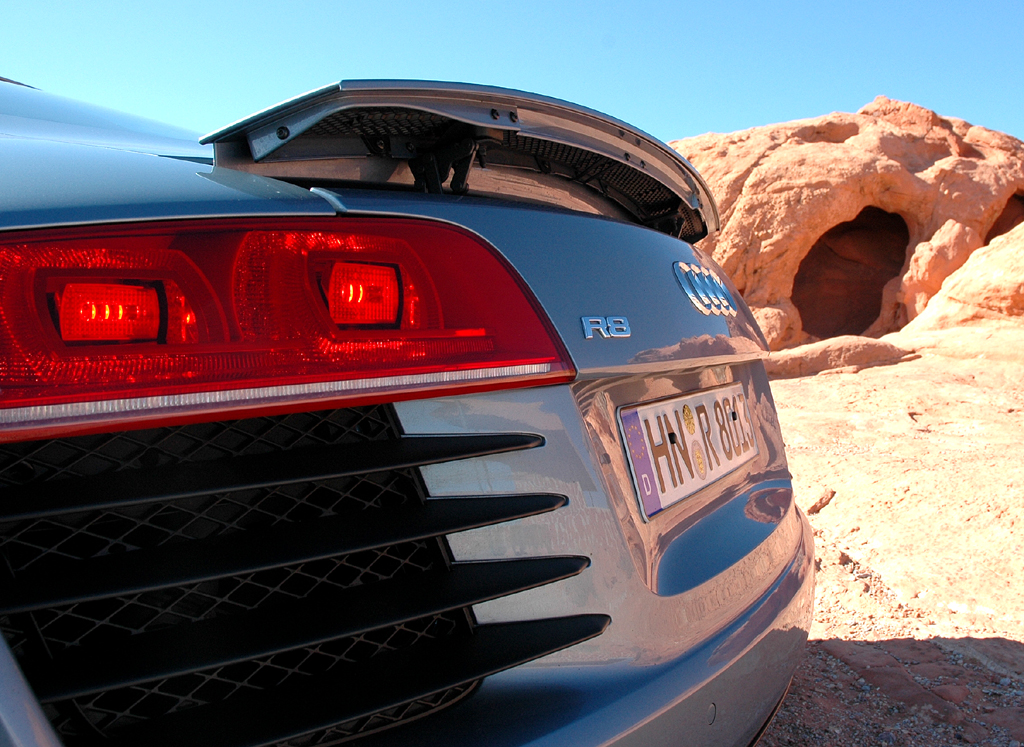 Bei Audis R8 geht die Leuchteinheit am Heck eher in die Breite. 