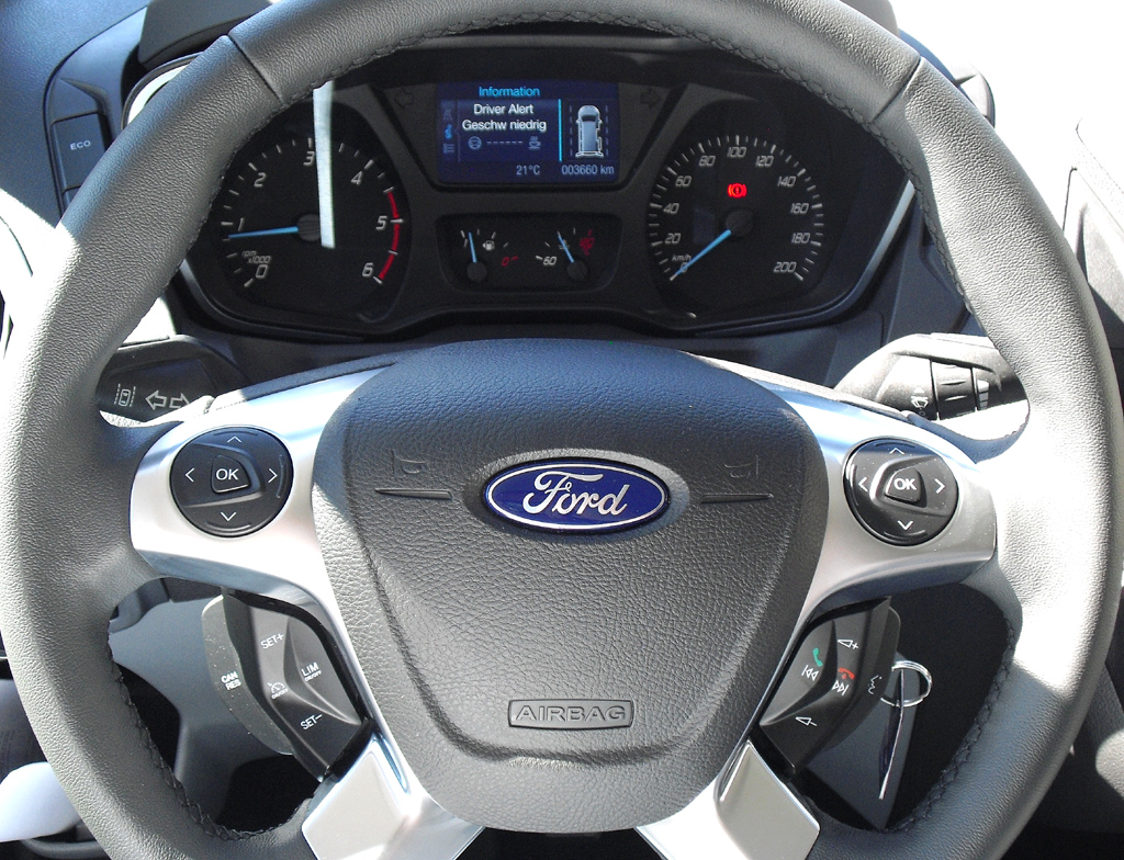 Blick ins Cockpit des Transit Custom ... 