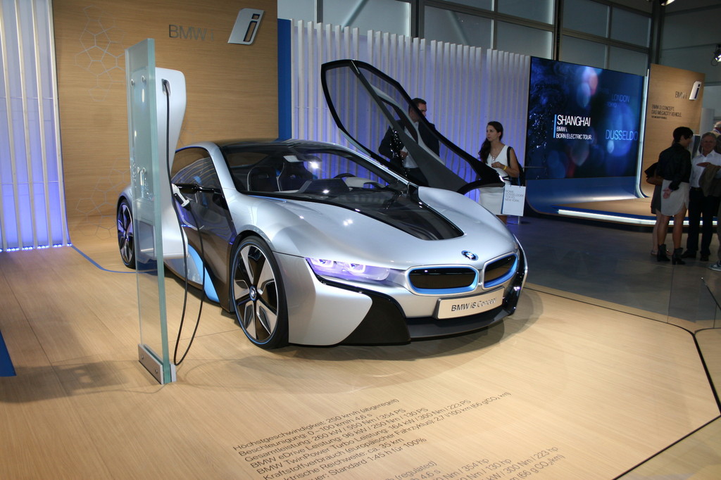 Born Electric: BMW bereitet die Welt auf die i-Modelle vor