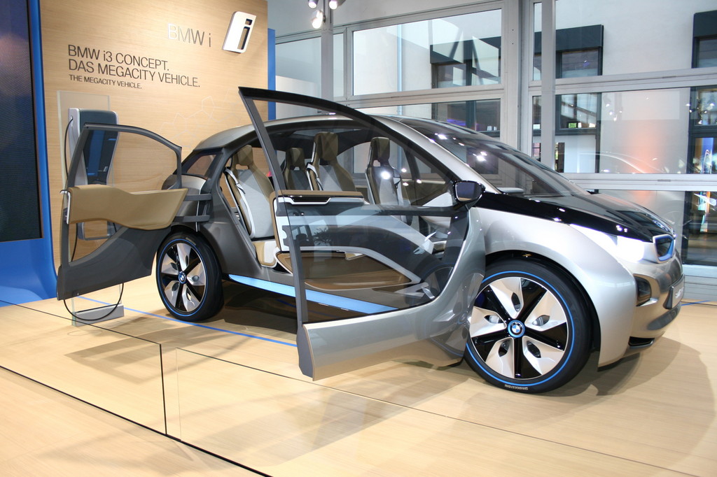 Born Electric: BMW bereitet die Welt auf die i-Modelle vor