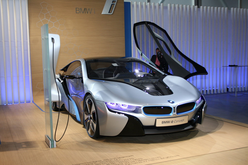 Born Electric: BMW bereitet die Welt auf die i-Modelle vor