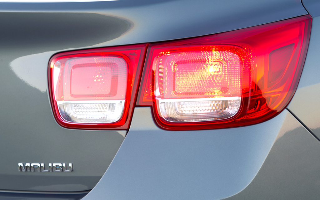 Chevrolet Malibu: Moderne Leuchteinheit hinten mit Modellschriftzug. 