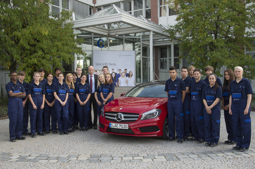 Daimler-Chef begrüßt Auszubildende im Werk Sindelfingen persönlich