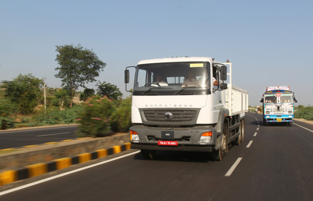 Daimler liefert die ersten Bharatbenz aus