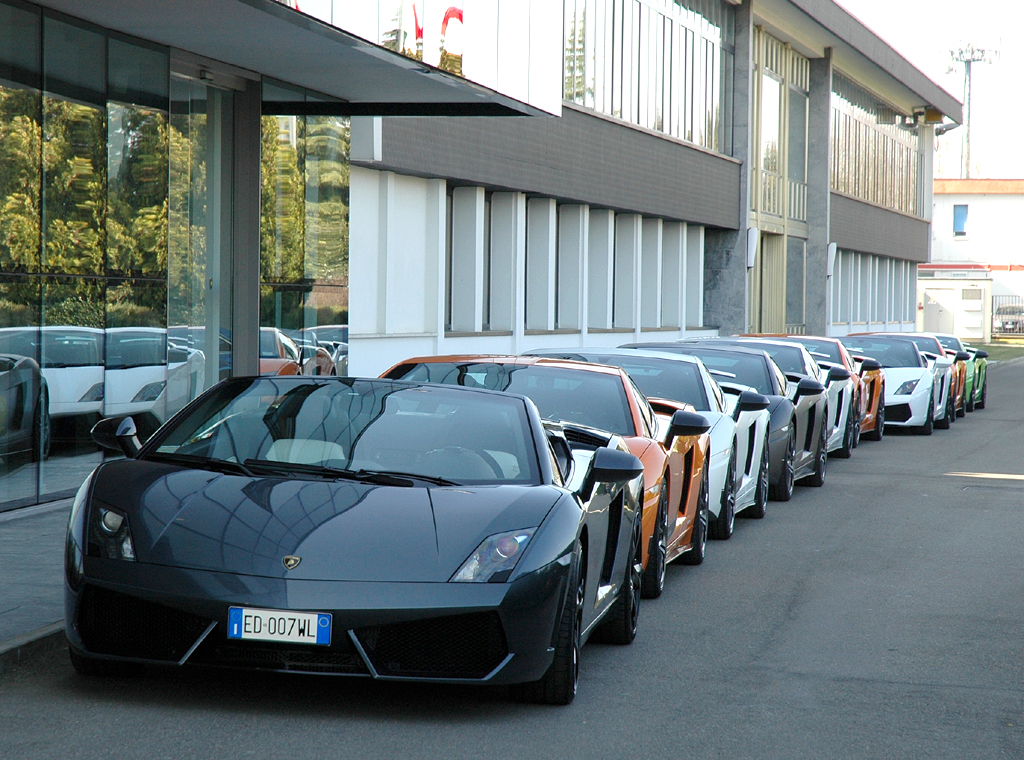 Das Farbspektrum ist auch bei Sportwagen, hier bei Lamborghini, vielfältiger. 