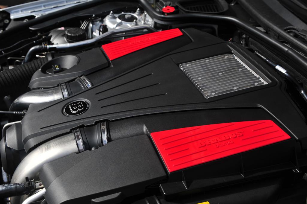 Der SL 500 schöpft als B50 dank geänderter Motorelektronik und höherem Ladedruck bis zu 382 kW/520 PS