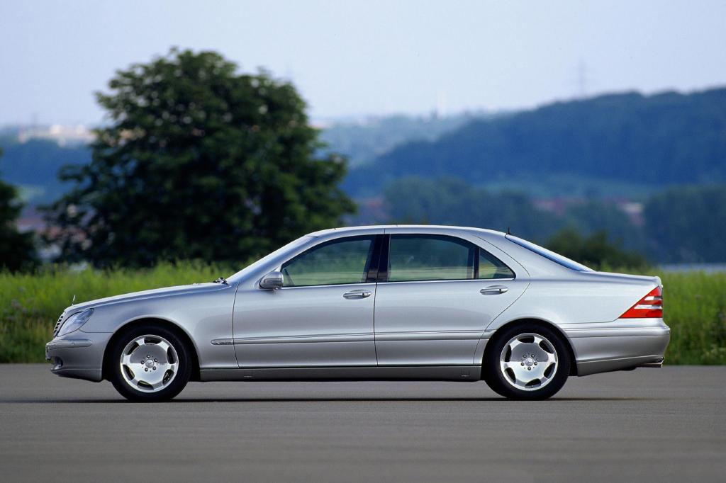Der W220 wurde zwischen 1998 und 2005 gebaut 