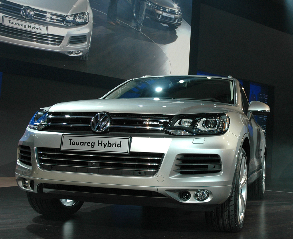 Die Xenon-Scheinwerfer im VW Touareg sorgen für mehr Sicherheit und Komfort. 