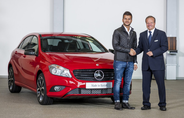 Erste Mercedes-Benz A-Klasse an Kunden übergeben