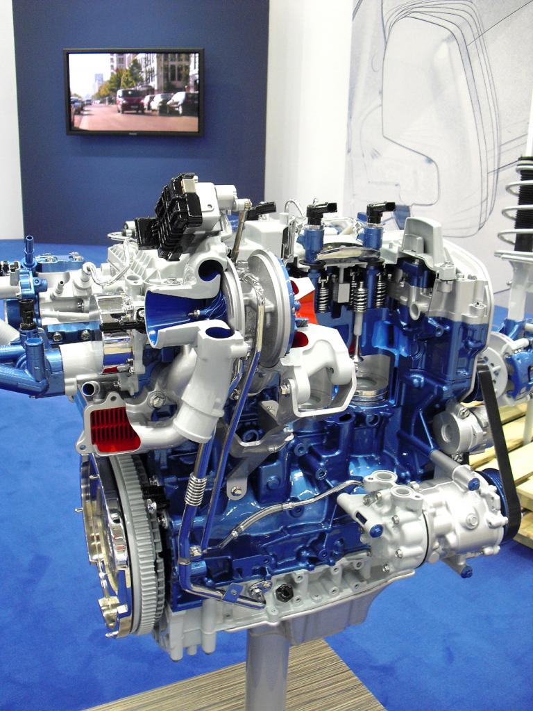 Für beide Modelle kommt ein 2,2-Liter-Turbodiesel in drei Leistungsstufen zum Einsatz. 