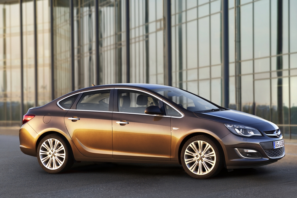 Fahrbericht: Opel Astra Limousine - Charakterdarsteller mit Kofferraum und Kante